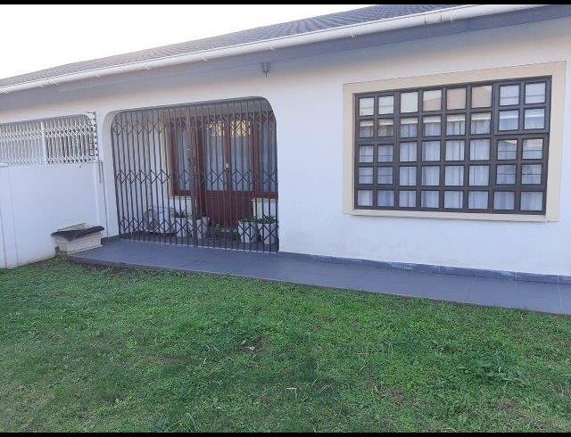 3 BEDROOM SIMPLEX FOR SALE IN MONTCLAIR